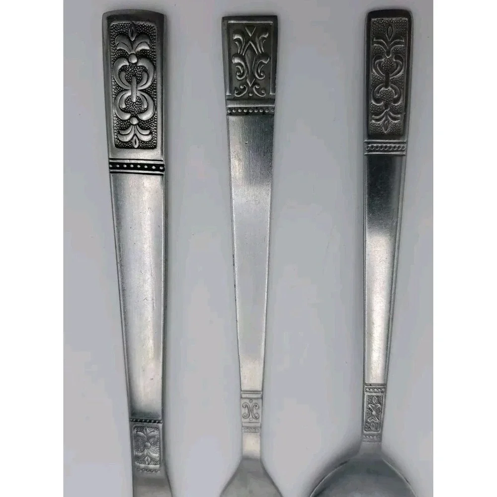 Homequip Hallmark Customcraft Fleur de Lis Flatware Lot Similar Knife Fork Spoon